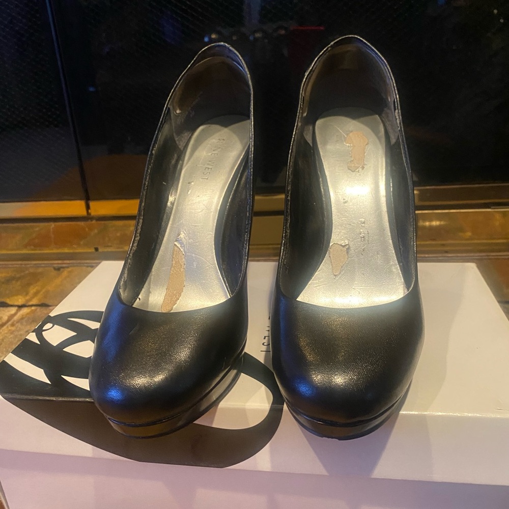 Black Nine West platform pump size 8 with box.